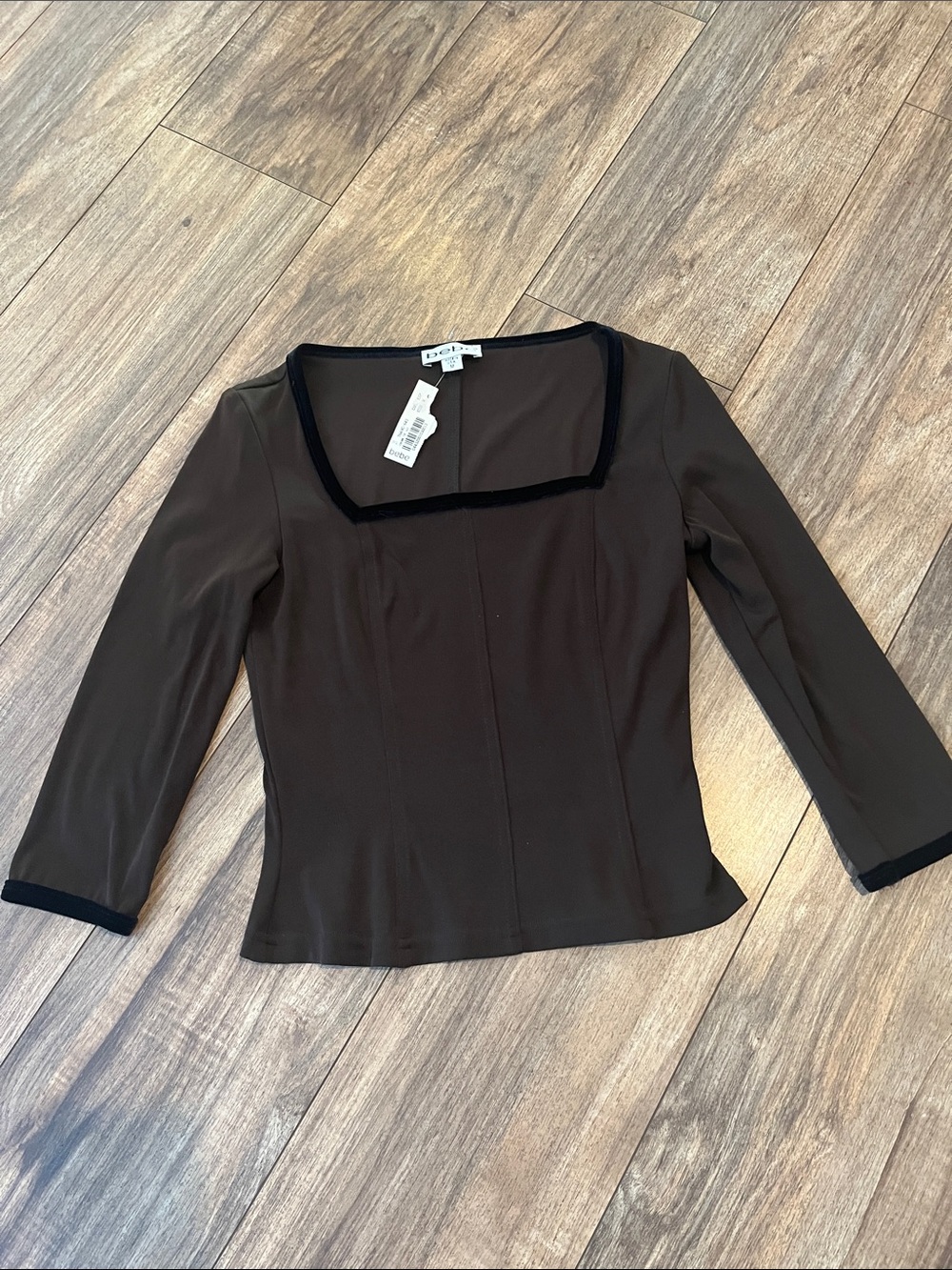 Vintage bebe Square-Neck Brown Women's Top with Contrast Trim
